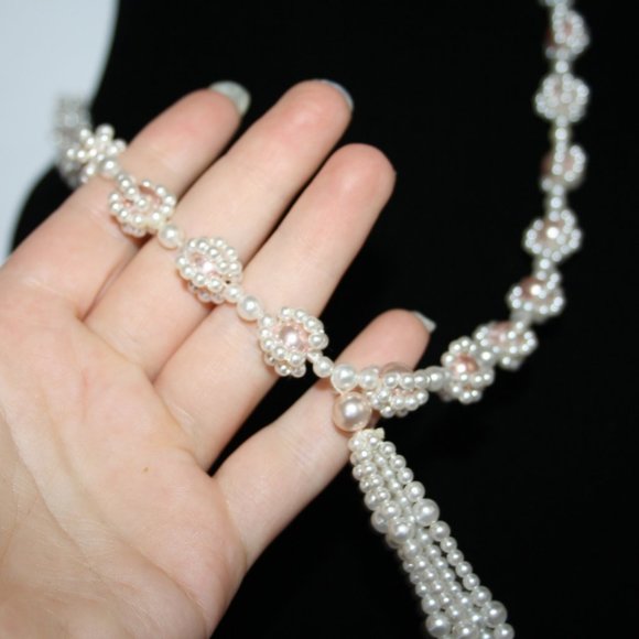 Stunning white and pink pearl necklace with tassel